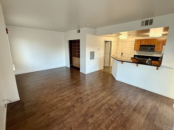 2nd image of 1450 Idlewild Dr Unit 1021