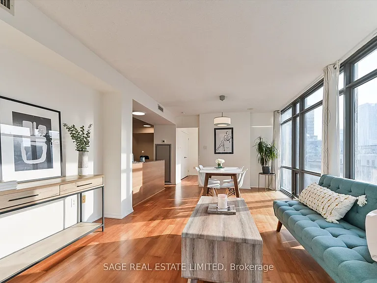 38 Grenville St #902 — Photo 10