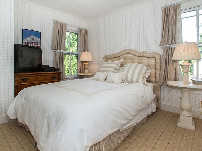 375 Hill St — Photo 14