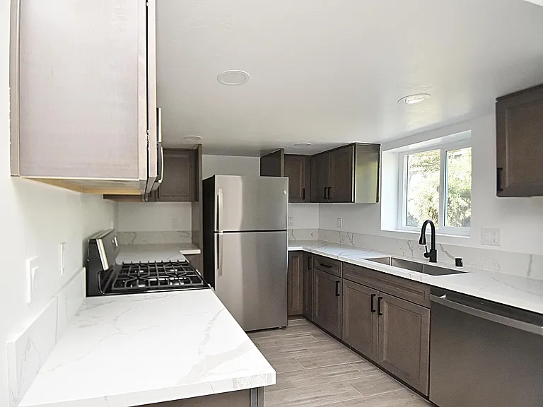 3445 Newton Ave — Photo 6