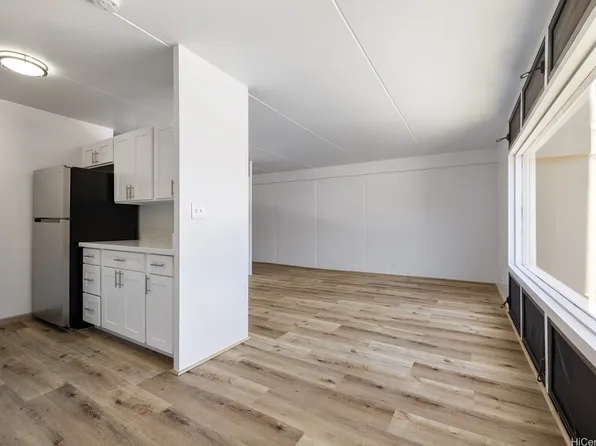 910 Ahana St APT 901, Honolulu, HI 96814