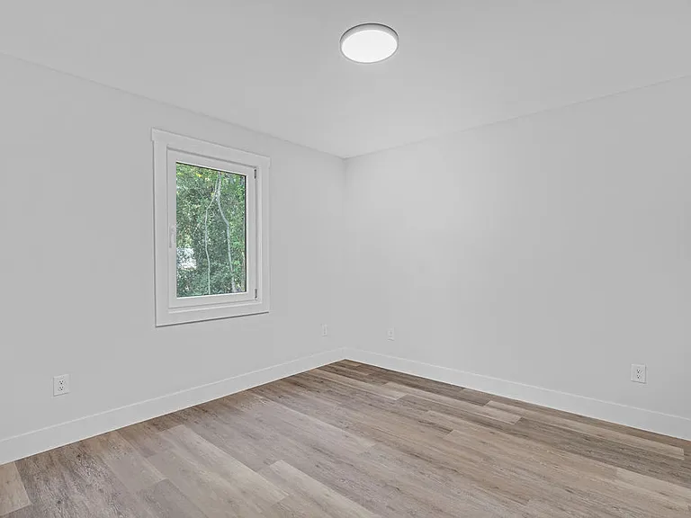 402 Roberts Aly — Photo 13