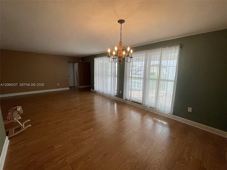9301 SW 54th St — Photo 22