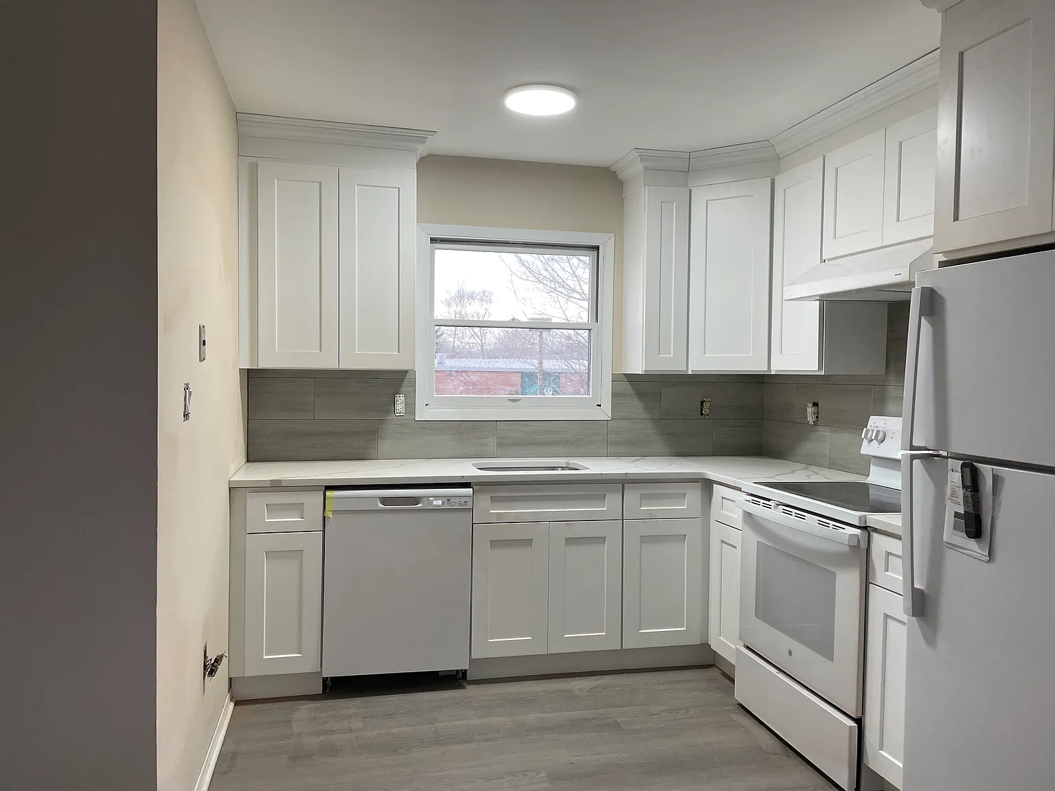 2 bed, 900 sqft, $2,875 — Photo 2