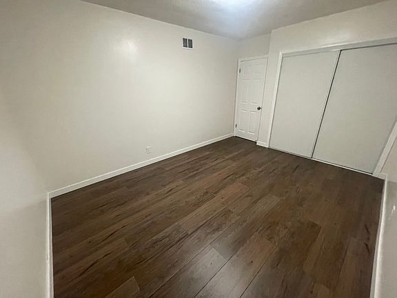 5th image of 3158 Gladys Ave