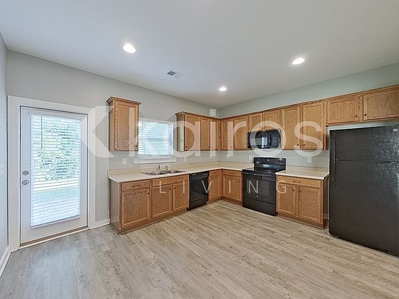 5th image of 655 White Oak Cir