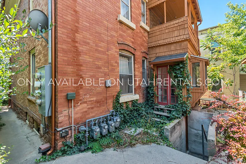 2 bed, 1.0 bath, $1,825 — Photo 4