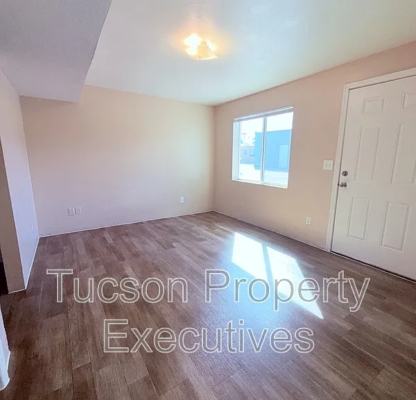 2411 S 6th Ave #8 — Photo 11