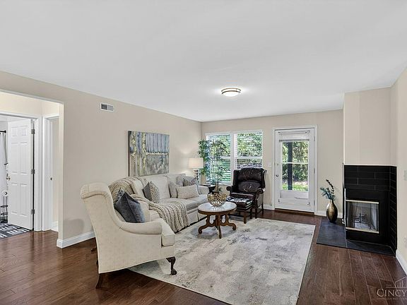 5th image of 9940 Shorewood Ln Unit F
