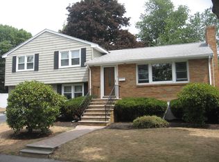 2 Sunset Dr, Saugus, MA 01906