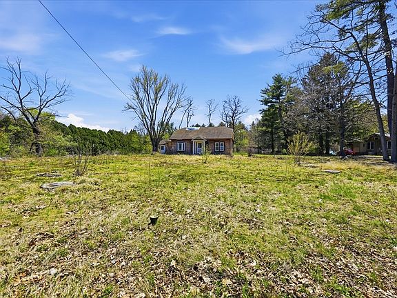 3rd image of 1024 Westhampton Rd