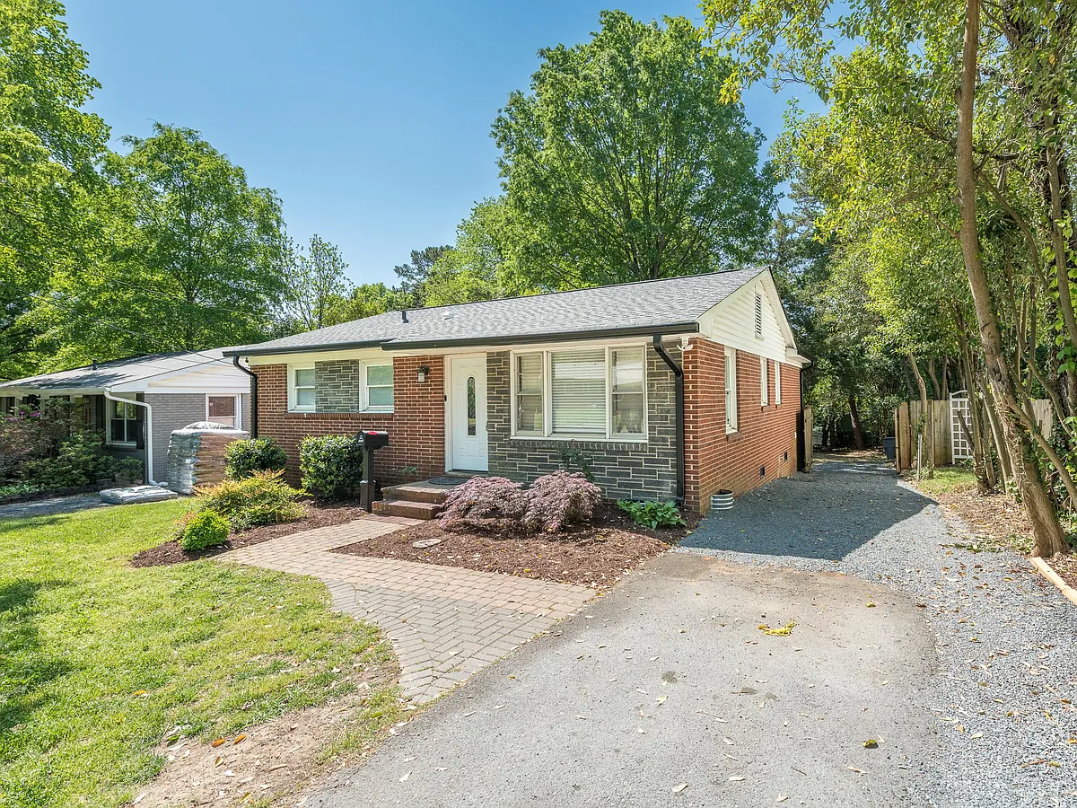 Building Photo - 2724 Hilliard Dr