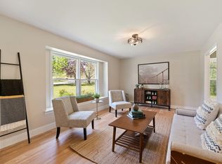 9935 Royal Oak Rd, Cedarburg, WI 53012