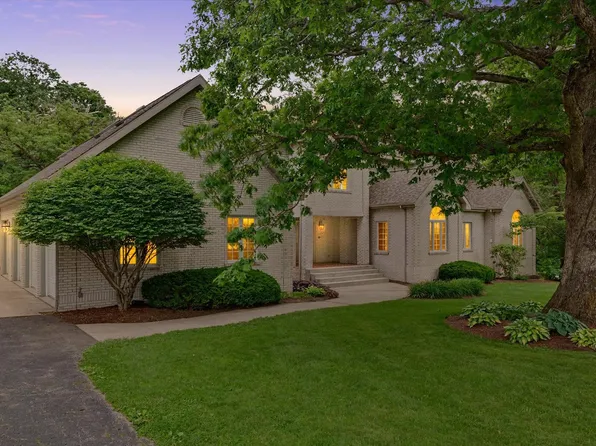 588 County #B, Dewey, IL 61840