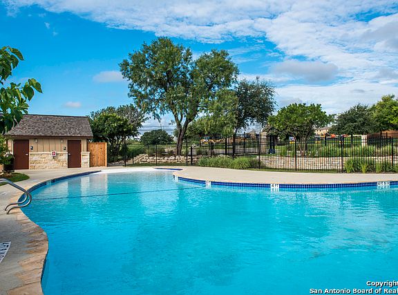 4th image of 1302 Hummingbird Ct