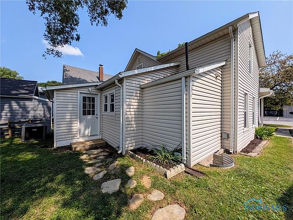 3rd image of 234 Ottawa St