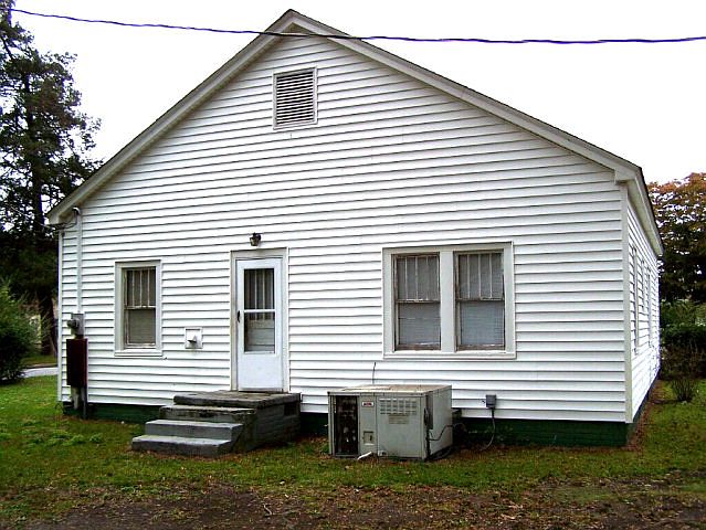 2nd image of 219 W Railroad St