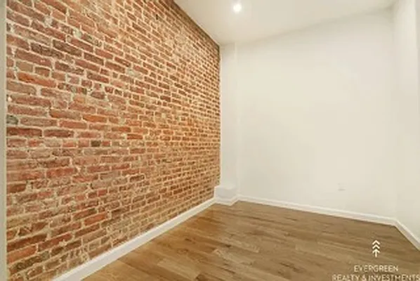 Rented by Evergreen Realty & Investments | media 25