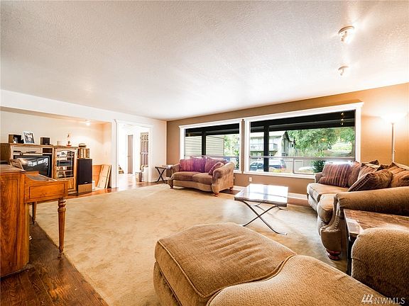 3rd image of 18249 35th Ave NE