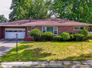 8 Albion St, Methuen, MA 01844