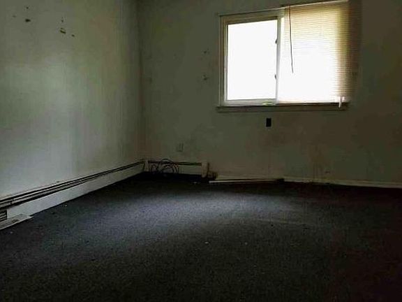 5th image of 150 Shinnecock Ave