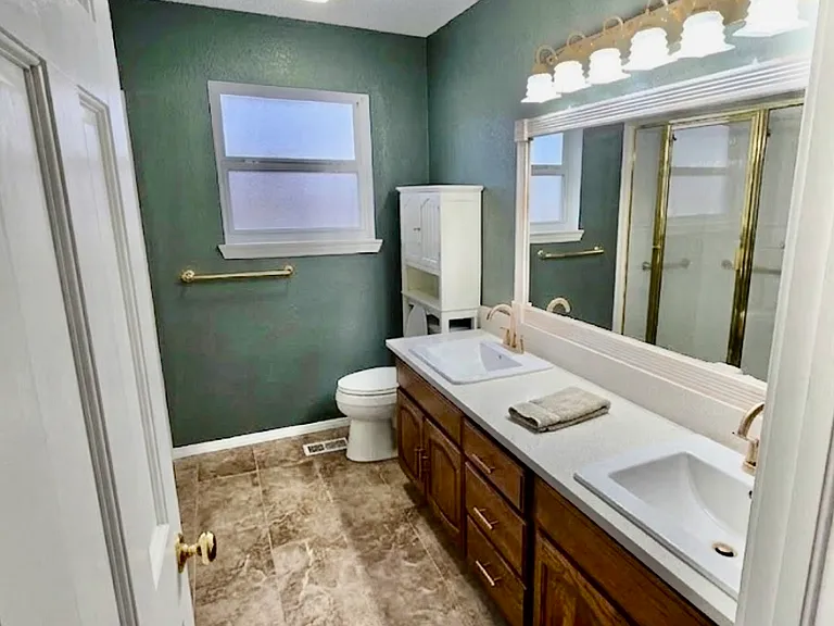 S 86th East Cir — Photo 21