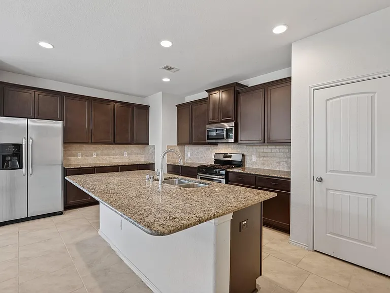 138 Meadow Grove Dr — Photo 14