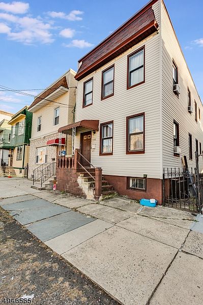 1st image of 106 Davenport Ave