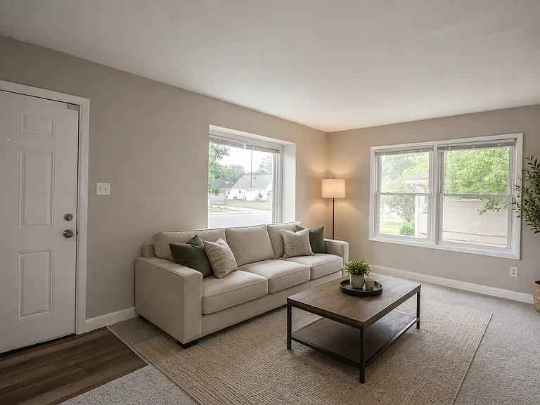 910 Roger St — Photo 4