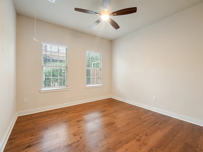 807 Hollywood Ave — Photo 20