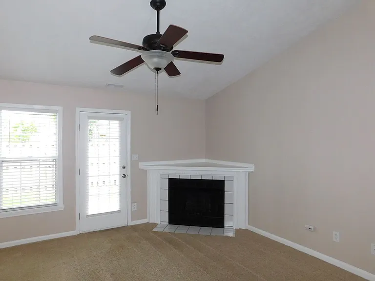 100 Christopher Ct — Photo 7