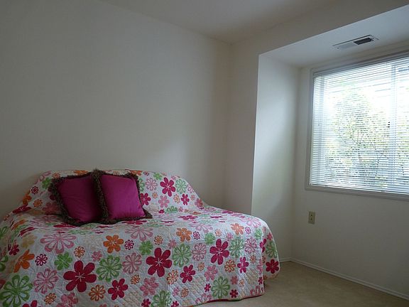 Second bedroom.