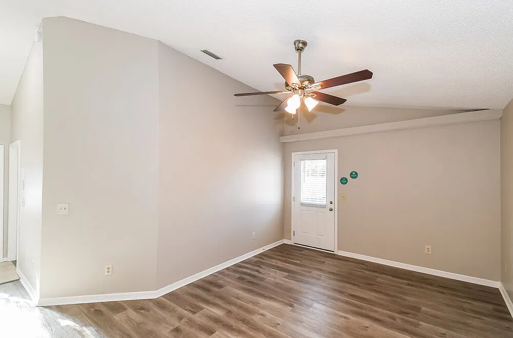 3 bed, 2.0 bath, 1139 sqft, $1,695 — Photo 3