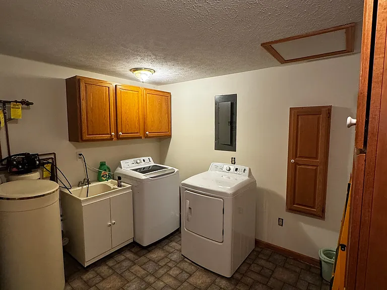 210 Janet Ave — Photo 9