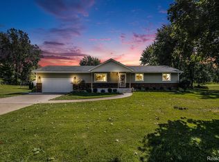 457 Inverness St, Howell, MI 48843