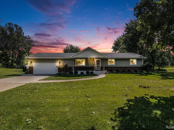 457 Inverness St, Howell, MI 48843