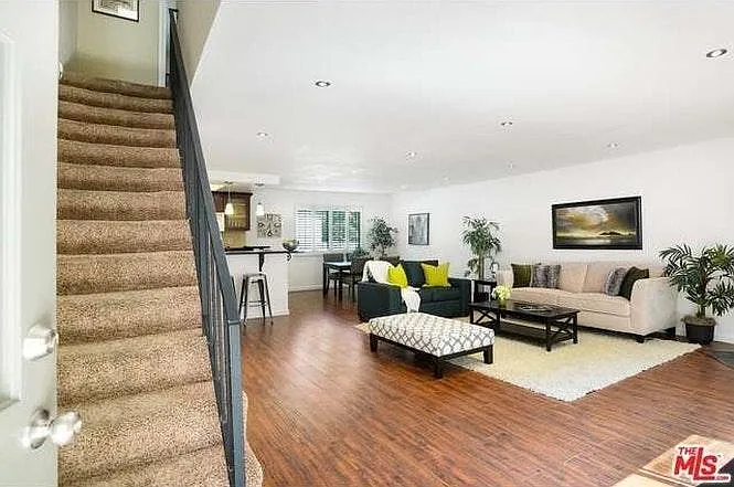 2 bed, 2.5 bath, 1232 sqft, $3,200 — Photo 4