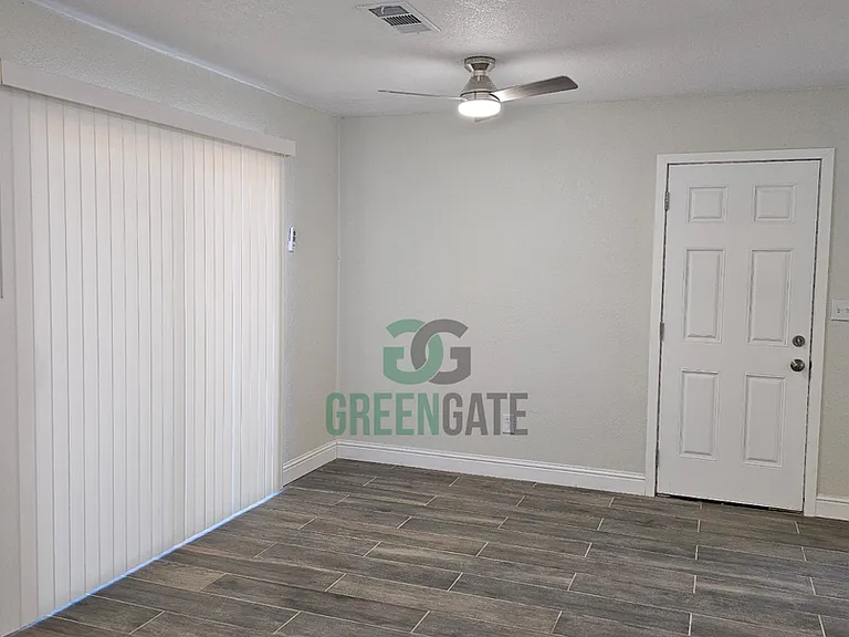 901 Valente Way — Photo 14