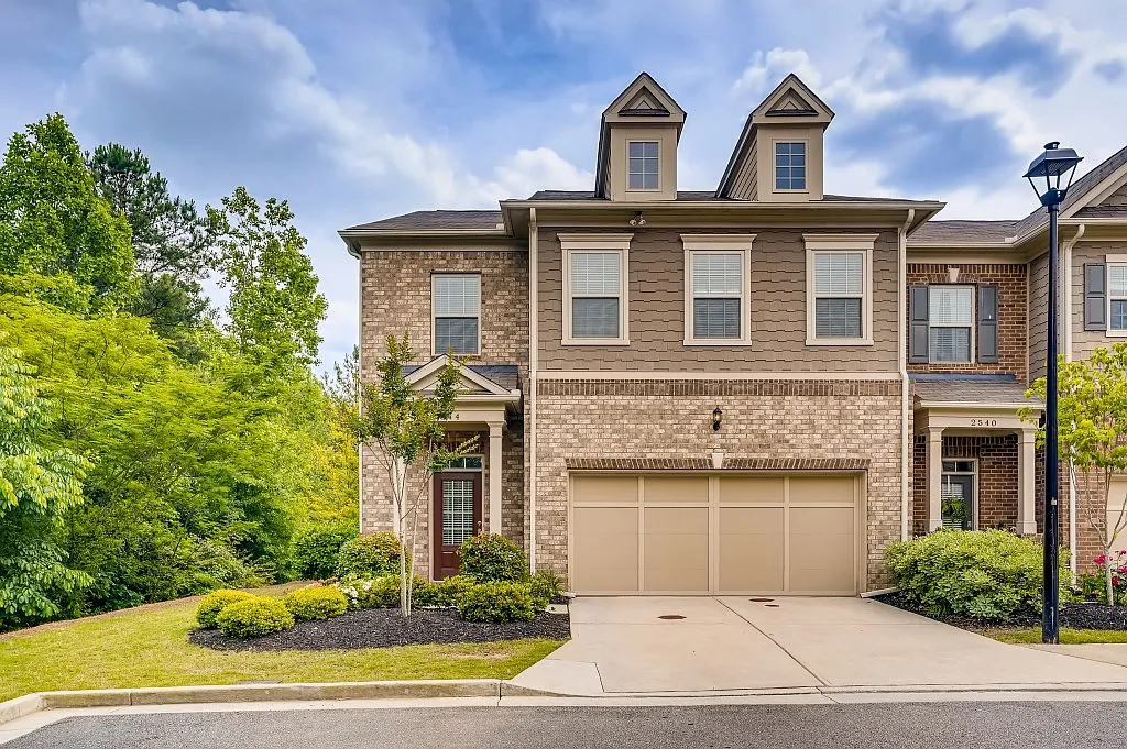 2544 Josselyn Lane SE — Photo 1