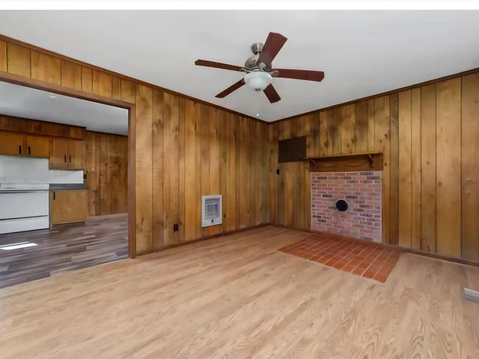 3 bed, 1025 sqft, $1,300 — Photo 4