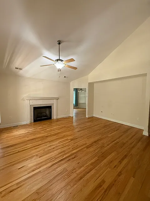4 bed, 2200 sqft, $2,750 — Photo 2