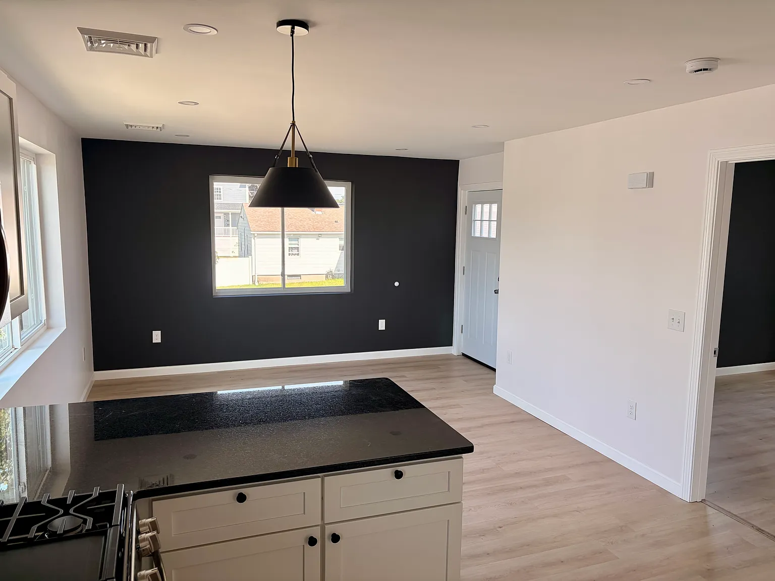 3 bed, 1000 sqft, $2,500 — Photo 3