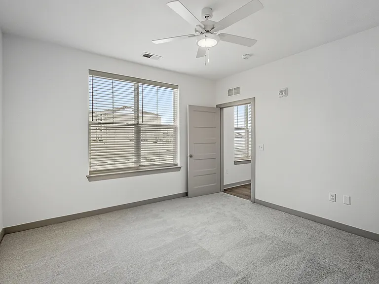Allure Apartments — Photo 43