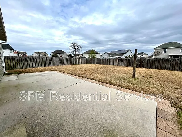 438 Riviera Dr — Photo 21