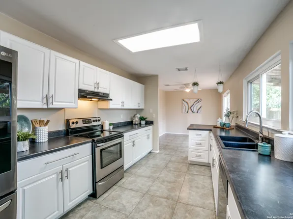 9838 Trendwood, San Antonio, TX 78250