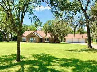 211 Bayou Rd, Lake Jackson, TX 77566