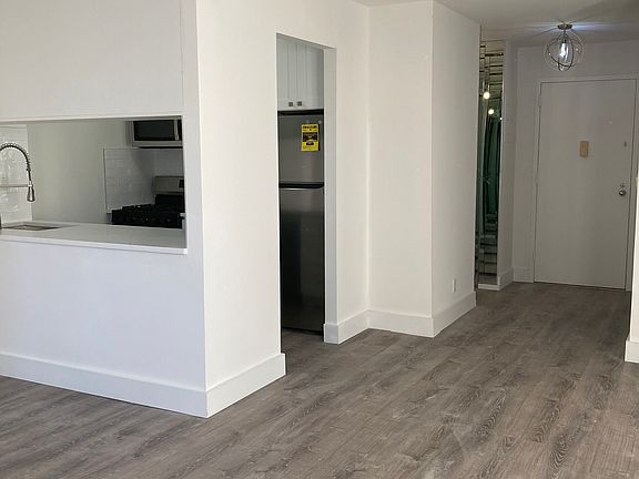 3rd image of 1 Irving Pl APT P12h