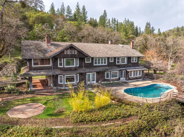 4132 Livingston Rd, Medford, OR 97502