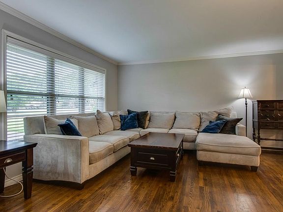 3rd image of 636 Lockwood Dr