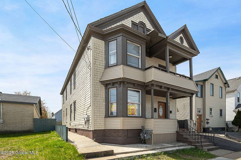 2nd image of 1218 Albany Street